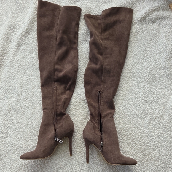 CHARLES BY CHARLES DAVID MODEL KNEE-HIGH Elegant Brown Knee-High Women's Boots - Picture 3 of 13